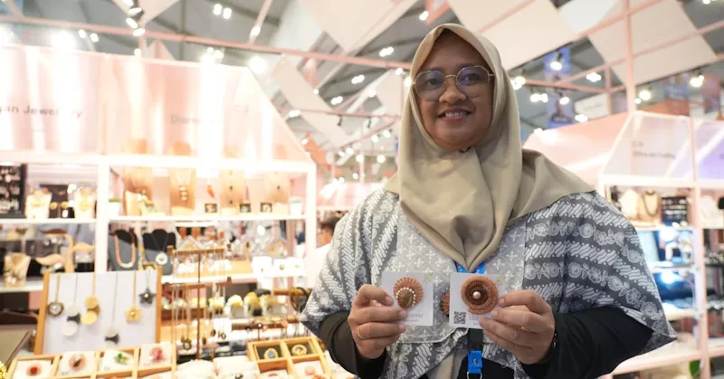 Makin Bersinar, UMKM Perhiasan Asal Mojokerto Siap Go Global Berkat Dukungan BRI 1 Makin Bersinar, UMKM Perhiasan Asal Mojokerto Siap Go Global Berkat Dukungan BRI