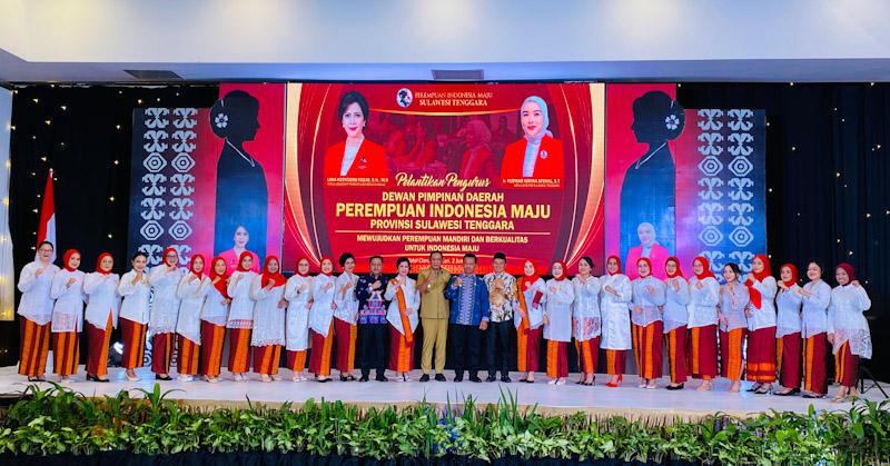 Pengurus DPD Perempuan Indonesia Maju Sultra Periode 2025-2030 Resmi Dilantik 1 Pengurus DPD Perempuan Indonesia Maju Sultra Periode 2025-2030 Resmi Dilantik
