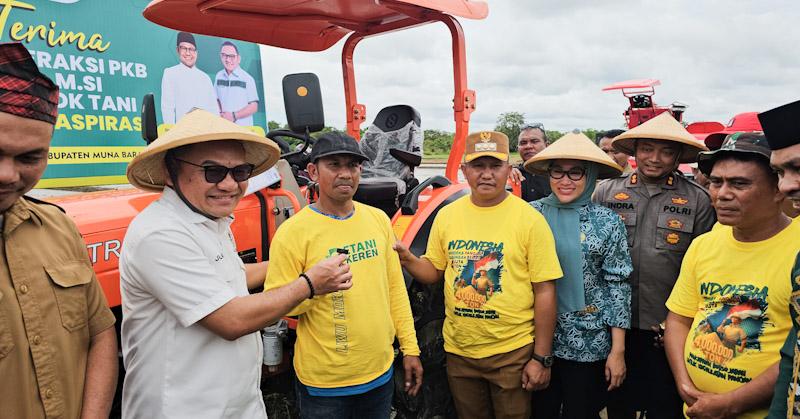 Dukung Ketahanan Pangan, Anggota DPR RI Jaelani Serahkan Alsintan untuk Petani di Mubar