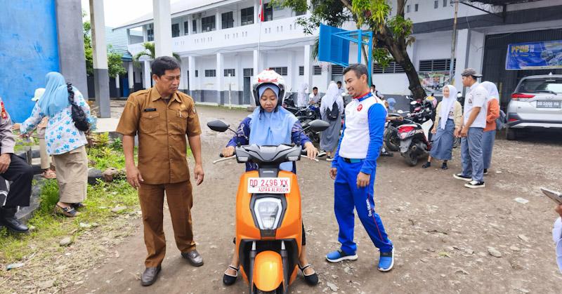 Tingkatkan Kesadaran Berkendara, Asmo Sulsel Hadir di SMKS YPKK Limbung Gowa