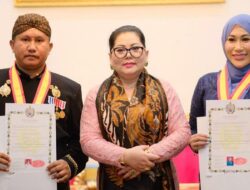 Bupati dan Ketua TP PKK Mubar Terima Gelar Kehormatan dari Keraton Surakarta