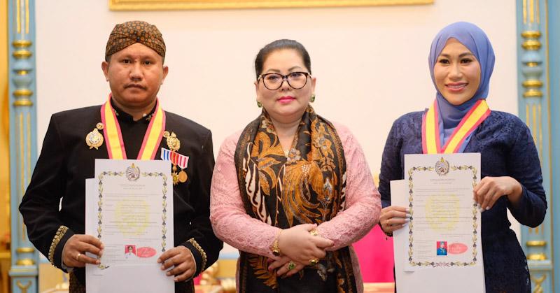 Bupati dan Ketua TP PKK Mubar Terima Gelar Kehormatan dari Keraton Surakarta 1 Bupati dan Ketua TP PKK Mubar Terima Gelar Kehormatan dari Keraton Surakarta