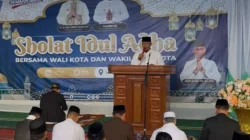 Gelar Salat Iduladha, Wakil Wali Kota Kendari Ajak Masyarakat Perkuat Kepedulian Sosial 13 Gelar Salat Iduladha, Wakil Wali Kota Kendari Ajak Masyarakat Perkuat Kepedulian Sosial
