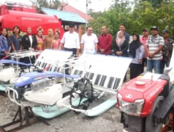 Jaelani Salurkan Alsintan ke Petani Baubau, Wali Kota dan Wawali Kompak Datang Dukung