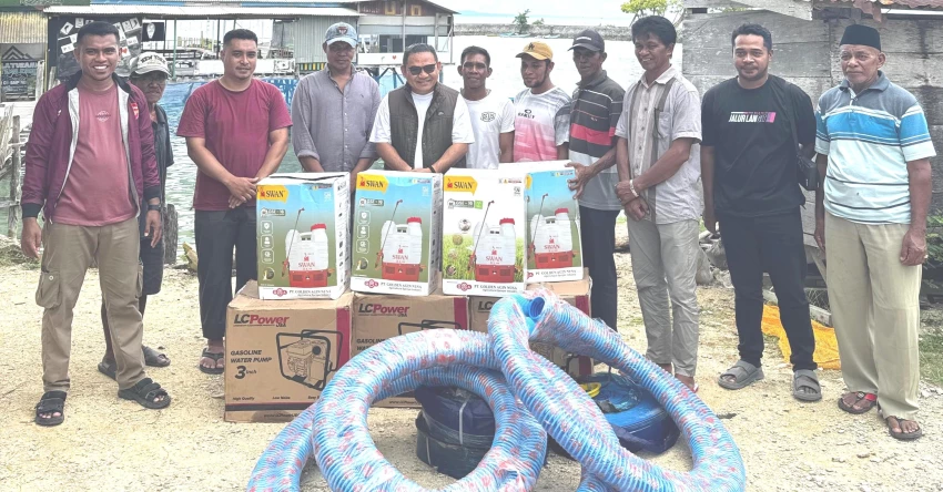 Anggota DPR RI Jaelani Serahkan Alsintan untuk Petani Buton Tengah, Janji Dukung Nelayan Juga 1 Anggota DPR RI Jaelani Serahkan Alsintan untuk Petani Buton Tengah, Janji Dukung Nelayan Juga