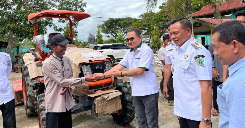 Anggota DPR RI Jaelani dan Pemda Konawe Kolaborasi Serahkan Alsintan untuk Dorong Swasembada Pangan 1 Anggota DPR RI Jaelani dan Pemda Konawe Kolaborasi Serahkan Alsintan untuk Dorong Swasembada Pangan