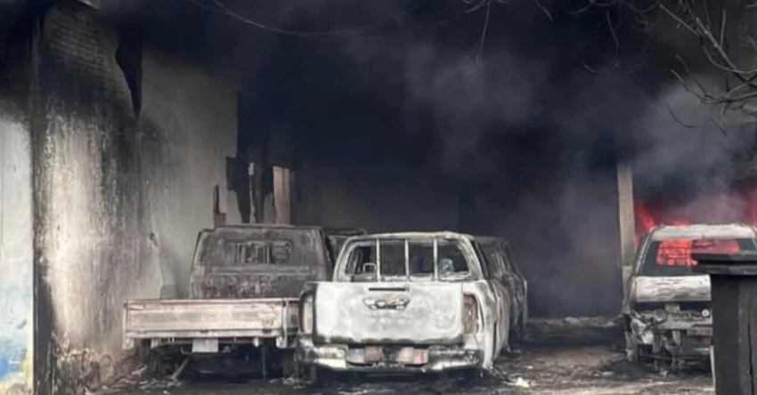 Rumah Anggota DPRD Sultra di Koltim Terbakar, Kerugian Rp3 Miliar: Termasuk Uang Tunai Rp250 juta 1 Rumah Anggota DPRD Sultra di Koltim Terbakar, Kerugian Rp3 Miliar: Termasuk Uang Tunai Rp250 juta