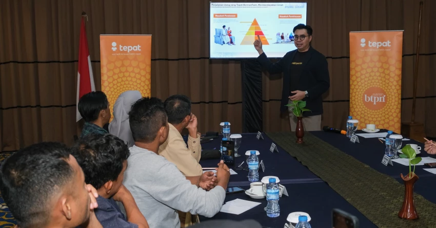 Cara Mudah Dapat Modal Usaha dari BTPN Syariah, Solusi Cerdas untuk Bisnis Kamu! 1 Corporate & Marketing Communication Head BTPN Syariah, Ainul Yaqin dalam media briefing di Kendari, Selasa (6/5/2025). Ia menjelaskan tentang BTPN Syariah yang fokus memberdayakan dan melayani masyarakat inklusi. (Foto: ISTIMEWA)