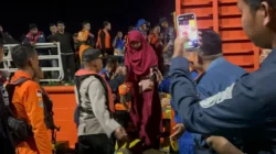 Kapal Penumpang Langara–Kendari Kandas, 345 Penumpang Dievakuasi, 1 Dibawa ke RS 11 Kapal Penumpang Langara–Kendari Kandas, 345 Penumpang Dievakuasi, 1 Dibawa keKapal Penumpang Langara–Kendari Kandas, 345 Penumpang Dievakuasi, 1 Dibawa ke RS