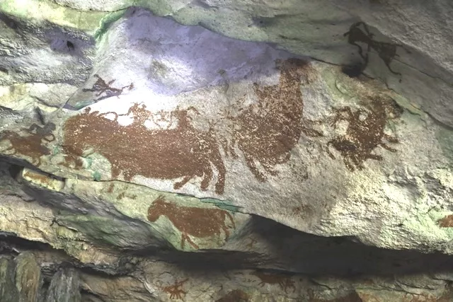 Cerita Unik dari Gua Liangkabori: Air Jodoh dan Lukisan Purba