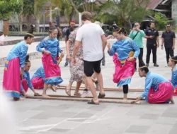 Kapal Pesiar NV Silver Cloud Sandar di Baubau, Pemprov Sultra Rencanakan Rute Baru ke Muna, Kolaka, dan Kendari