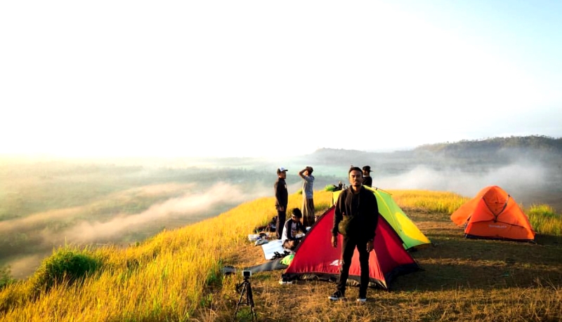 Fenomena “Lautan” Awan di Puncak Ahuawali dan Cerita Sakral tentang Sumur Jin