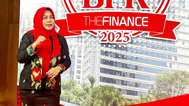 BPR Bahteramas Kendari Raih Penghargaan Bintang 5 dari Majalah The Finance 3 Dirut BPR Bahteramas Kendari, Suryaningsih.