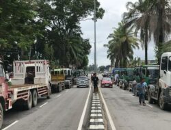 Driver Kontainer Mogok Massal di Gedung DPRD Sultra, Tuntut Perbaikan Jalan Masuk Pelabuhan Petikemas