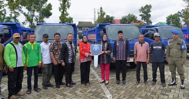 Wali Kota Kendari Serahkan 6 Truk Sampah Baru untuk DLHK, Dukung Pengelolaan Sampah Kota 3 Wali Kota Kendari Serahkan 6 Truk Sampah Baru untuk DLHK, Dukung Pengelolaan Sampah Kota