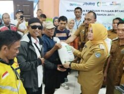 Wali Kota Kendari Salurkan Bantuan Beras untuk 17.676 Keluarga di 11 Kecamatan