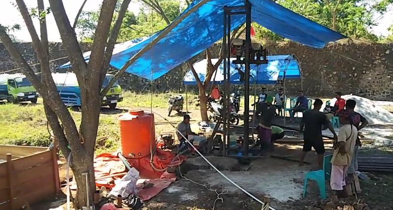 Bantu Warga Dapat Air Bersih, Polisi di Muna Bangun Sumur Bor Pakai Uang Pribadi 1 Bantu Warga Dapat Air Bersih, Polisi di Muna Bangun Sumur Bor Pakai Uang Pribadi