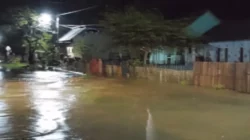 Desa Guali Muna Barat Terendam Banjir Akibat Buruknya Drainase dan Sungai Meluap 4 Desa Guali Muna Barat Terendam Banjir Akibat Buruknya Drainase dan Sungai Meluap
