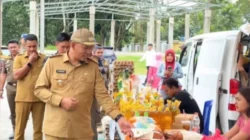 Gerakan Pangan Murah Disambut Antusias Warga Kendari, Beras SPHP Laku Keras di Hari Pertama 12 Gerakan Pangan Murah Disambut Antusias Warga Kendari, Beras SPHP Laku Keras di Hari Pertama