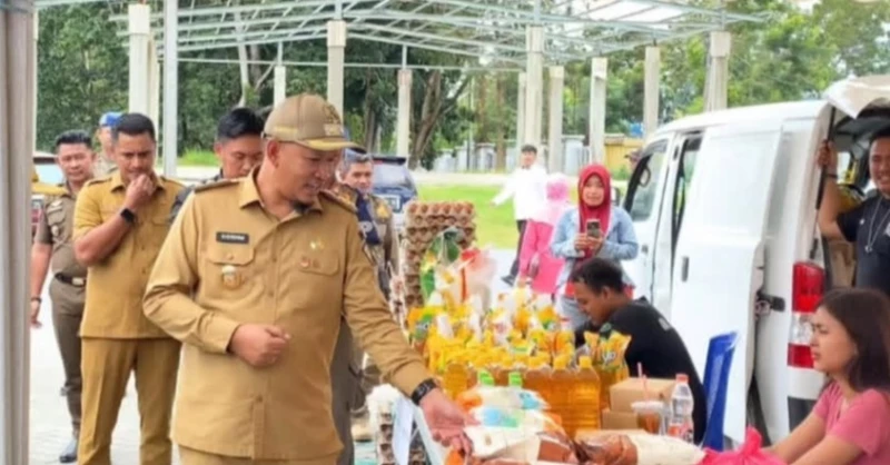 Gerakan Pangan Murah Disambut Antusias Warga Kendari, Beras SPHP Laku Keras di Hari Pertama 1 Gerakan Pangan Murah Disambut Antusias Warga Kendari, Beras SPHP Laku Keras di Hari Pertama