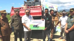Dukung Ketahanan Pangan, Jaelani Serahkan Alsintan dan Pemda Koltim Luncurkan Listrik Masuk Sawah 10 Dukung Ketahanan Pangan, Jaelani Serahkan Alsintan dan Pemda Koltim Luncurkan Listrik Masuk Sawah