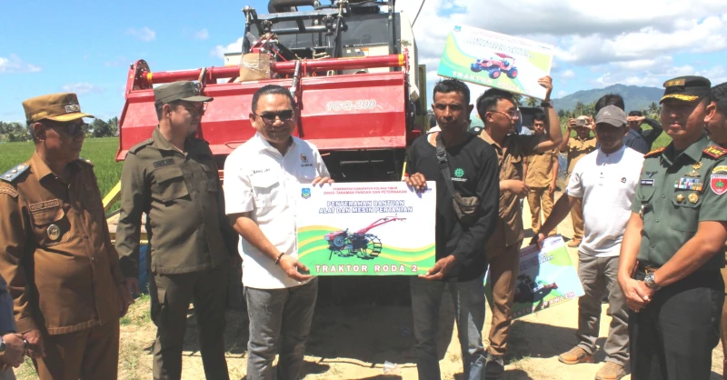 Dukung Ketahanan Pangan, Jaelani Serahkan Alsintan dan Pemda Koltim Luncurkan Listrik Masuk Sawah