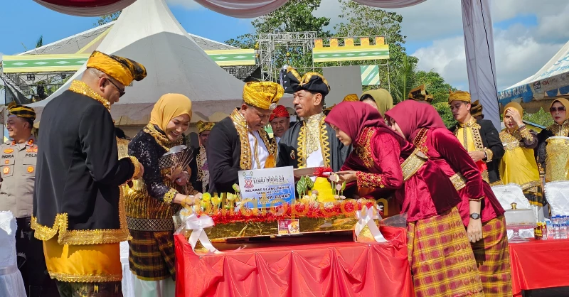 Pemkab Muna Barat Gelar Upacara HUT ke-11, Bupati La Ode Darwin Paparkan Capaian Strategis