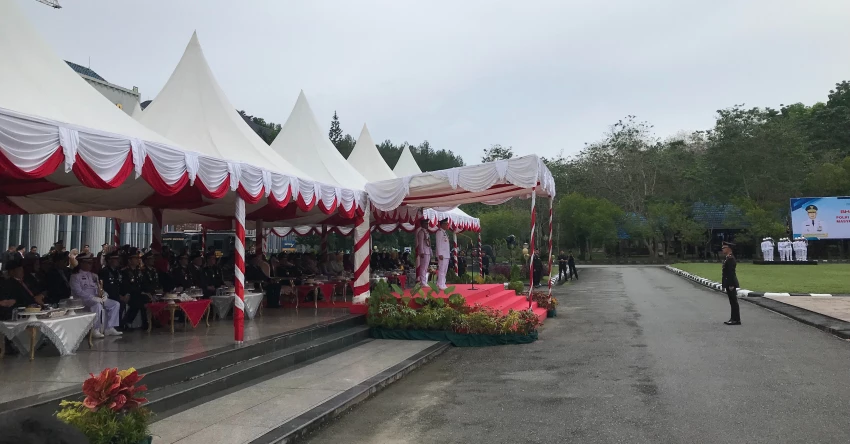 Hujan Gerimis Iringi HUT Bhayangkara ke-79 di Sultra, Gubernur Andi Sumangerukka Apresiasi Sinergi Pengamanan 1 Hujan Gerimis Iringi HUT Bhayangkara ke-79 di Sultra, Gubernur Andi Sumangerukka Apresiasi Sinergi Pengamanan