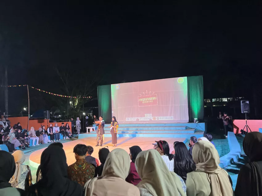 Mahasiswa Ilmu Komunikasi UHO Sukses Gelar Spectra Comins, Tampilkan 6 Film Karya Mahasiswa 3 Mahasiswa Ilmu Komunikasi UHO Sukses Gelar Spectra Comins, Tampilkan 6 Film Karya Mahasiswa