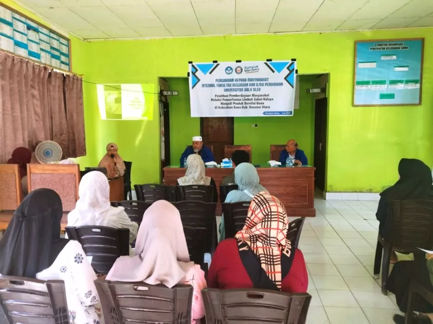 Dosen Pendidikan Fisika FKIP UHO Latih Masyarakat Kelurahan Sawa Olah Limbah Sabut Kelapa