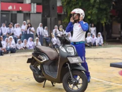 Asmo Sulsel Tegaskan Pentingnya Keselamatan Berkendara Lewat Edukasi di SMKN 4 Makassar