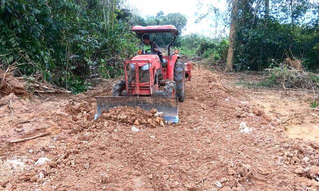 Warga Muna Barat Keluhkan Jalan Usaha Tani Rp153 Juta, Kualitas Dipertanyakan 3 Warga Muna Barat Keluhkan Jalan Usaha Tani Rp153 Juta, Kualitas Dipertanyakan