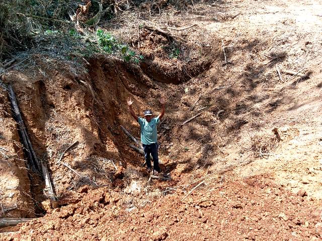 Warga Muna Barat Keluhkan Jalan Usaha Tani Rp153 Juta, Kualitas Dipertanyakan 4 Warga Muna Barat Keluhkan Jalan Usaha Tani Rp153 Juta, Kualitas Dipertanyakan