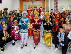 Meriahkan HUT ke-80 RI, BPR Bahteramas Kendari Beri Pelayanan dengan Pakaian Adat Nusantara
