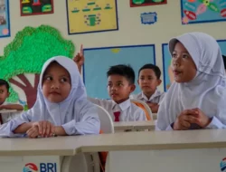 Tingkatkan Kualitas Pendidikan, BRI Renovasi Sekolah dan Salurkan Beasiswa