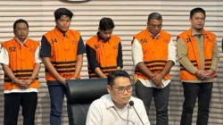 KPK Tetapkan Bupati Kolaka Timur Abdul Azis sebagai Tersangka Kasus Suap Proyek RSUD 12 KPK Tetapkan Bupati Kolaka Timur Abdul Azis sebagai Tersangka Kasus Suap Proyek RSUD