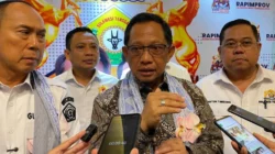 Mendagri Tito Buka Rapimprov Kadin Sultra, Dukung Program MBG dan Aspal Buton 3 Mendagri Tito Buka Rapimprov Kadin Sultra, Dukung Program MBG dan Aspal Buton