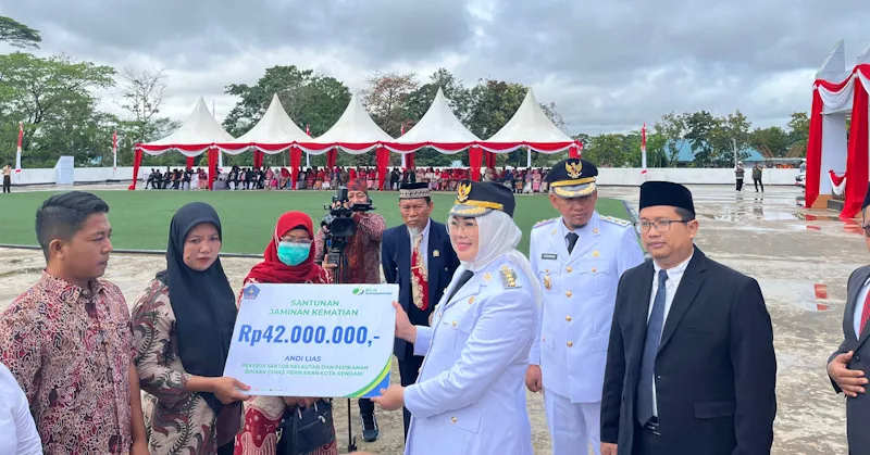 Tiga Ahli Waris Peserta BPJS Ketenagakerjaan di Kendari Terima Santunan Jaminan Kematian 1 Tiga Ahli Waris Peserta BPJS Ketenagakerjaan di Kendari Terima Santunan Jaminan Kematian