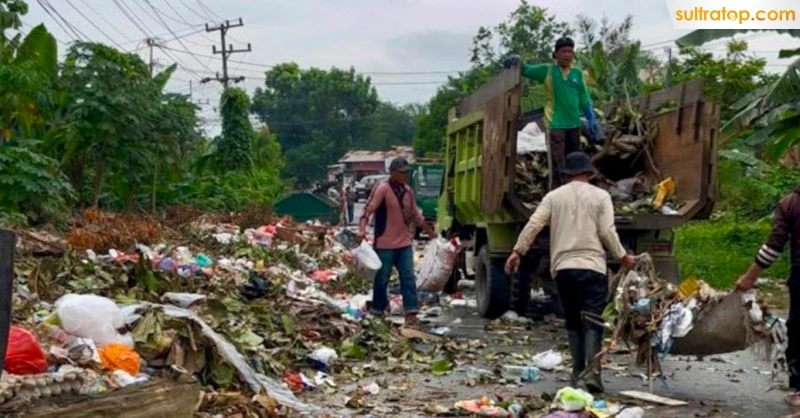 Warga Kendari Waspada, Buang Sampah Sembarangan Bisa Kena Sanksi 6 Bulan Penjara atau Denda Rp500 Ribu 1 Warga Kendari Waspada, Buang Sampah Sembarangan Bisa Kena Sanksi 6 Bulan Penjara atau Denda Rp500 Ribu