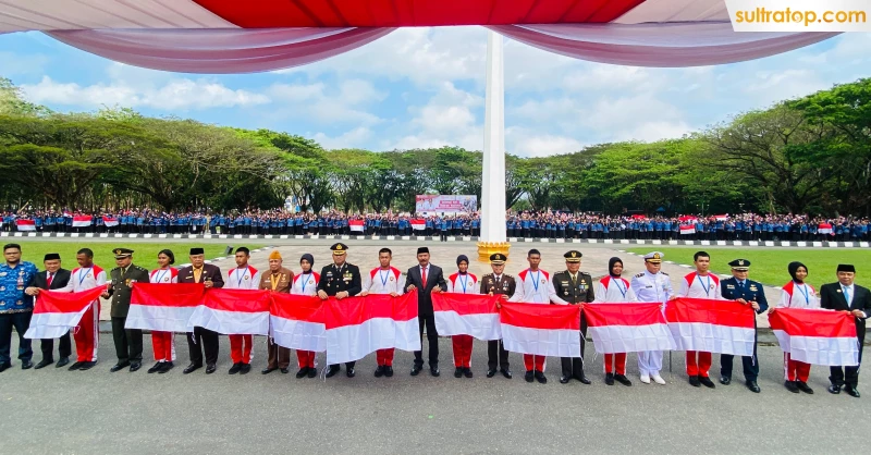 Semarak HUT ke-80 RI, Pemprov Sultra Launching Gerakan Bagi 10 Ribu Bendera