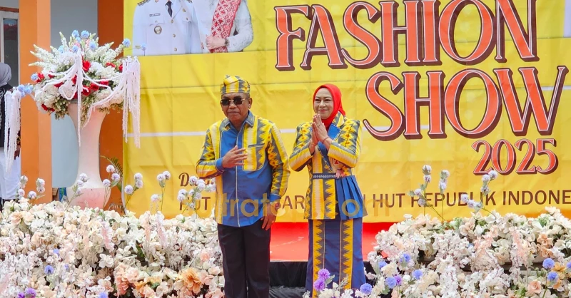 31 Pimpinan OPD Ikuti Lomba Fashion Show Meriahkan HUT ke-80 RI 1 31 Pimpinan OPD Ikuti Lomba Fashion Show Meriahkan HUT ke-81 RI