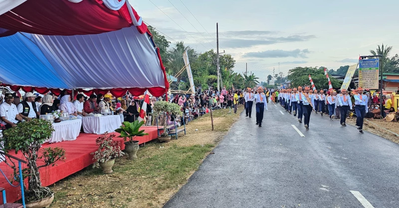 Meski Diguyur Hujan, 61 Barisan Gerak Jalan Tetap Semangat Meriahkan HUT RI di Muna Barat 1 Meski Diguyur Hujan, 61 Barisan Gerak Jalan Tetap Semangat Meriahkan HUT RI di Muna Barat