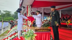 Peringatan HUT ke-80 RI di Muna Barat: Semangat Paskibraka Kibarkan Bendera di Tengah Hujan
