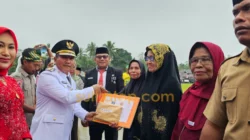 17 Korban Kebakaran dan Angin Puting Beliung di Muna Barat Dapat Bantuan hingga Rp25 Juta 4 17 Korban Kebakaran dan Angin Puting Beliung di Muna Barat Dapat Bantuan hingga Rp25 Juta