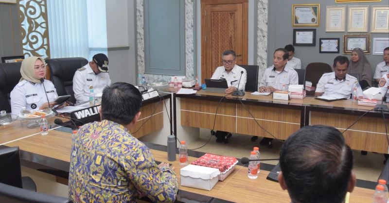 Wali Kota Siska Bahas Pembangunan Sekolah Rakyat, Balai Gizi, dan Stadion di Kendari 1 Wali Kota Siska Bahas Pembangunan Sekolah Rakyat, Balai Gizi, dan Stadion di Kendari