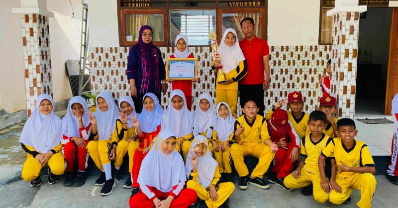 SDN 58 Kendari Tampil Kompak, Juara 1 Gerak Jalan Indah se-Kota Kendari