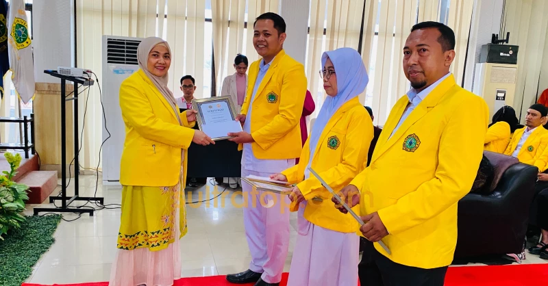 FIIKES Universitas Mandala Waluya Kendari Kukuhkan 3 Mahasiswa Terbaik Ber-IPK 4,0 dan 3,96 3 FIIKES Universitas Mandala Waluya Kendari Kukuhkan 3 Mahasiswa Terbaik Ber-IPK 4,0 dan 3,96