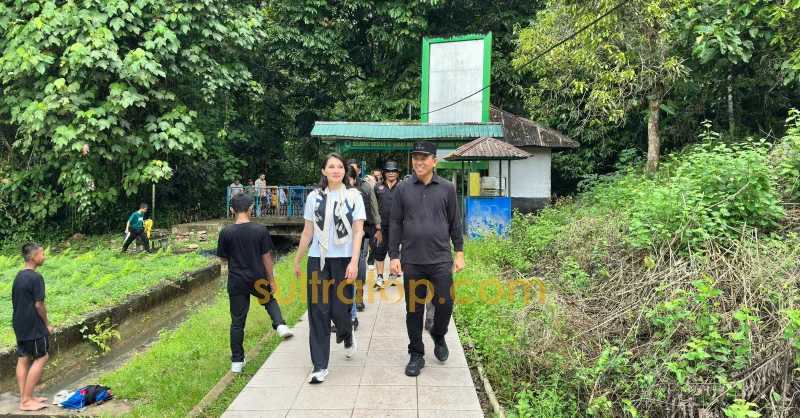 Gubernur Malut Sherly Berwisata ke Air Terjun Moramo Konsel