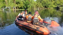 Tim SAR Cari Warga Muna yang Hilang di Sungai Desa Poaroha, Diduga Diterkam Buaya 13 Tim SAR Cari Warga Muna yang Hilang di Sungai Desa Poaroha, Diduga Diterkam Buaya