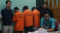 Polda Sultra Bongkar Jaringan Narkoba, Amankan 3 Tersangka dan 6,8 Kg Sabu 5 Polda Sultra Bongkar Jaringan Narkoba, Amankan 3 Tersangka dan 6,8 Kg Sabu